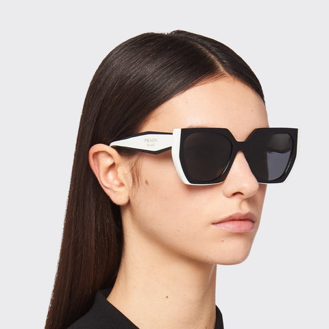 Elegant and  Over sized  Sunglasses with Brand  logo