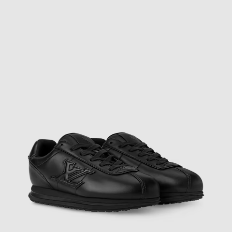 Classic Black Low-Top Sneakers with Sleek Finish