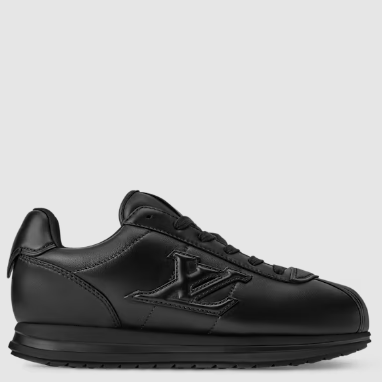 Classic Black Low-Top Sneakers with Sleek Finish