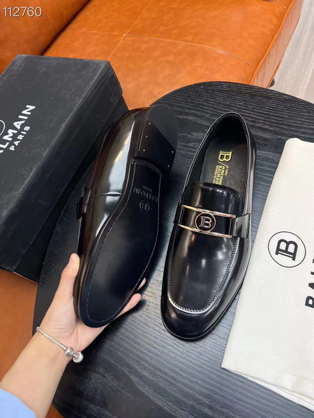 Men Premium Loafers With Metal Accent