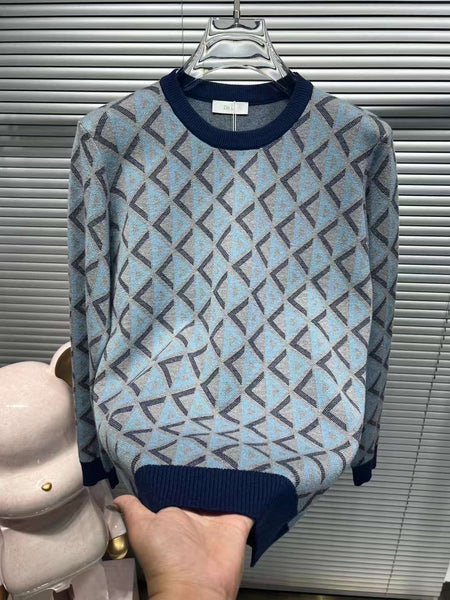 Luxurious Trendsetting Crew-Neck Pullover