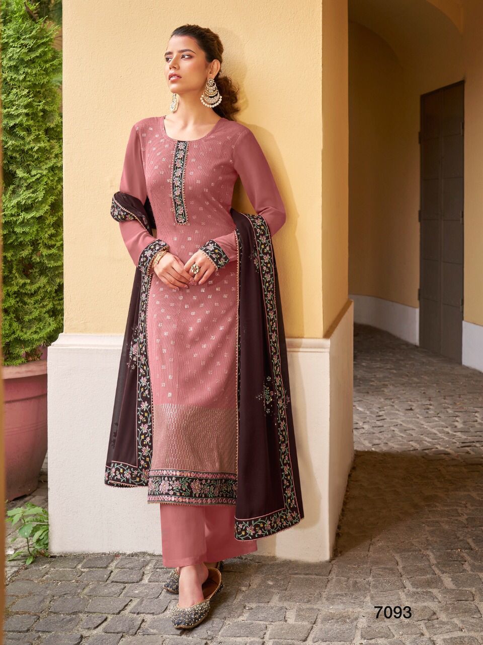 {Semi Stiched} Beautifull Heavy Georgette suit