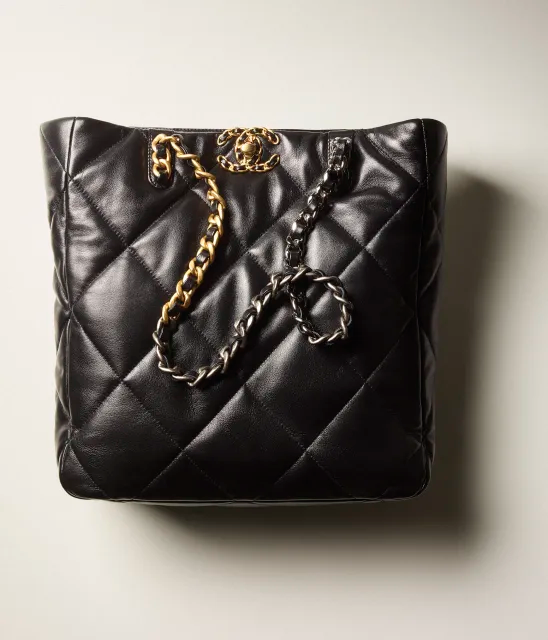 CHANEL Lambskin Quilted Pearl Top Handle Clutch With Chain Black 1311412
